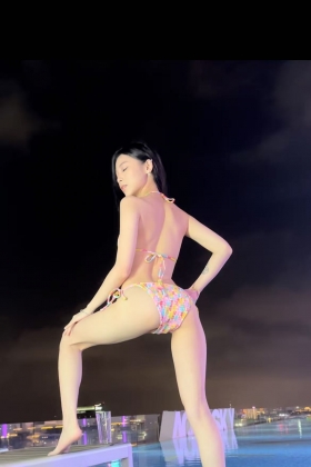 小梨花泳装
